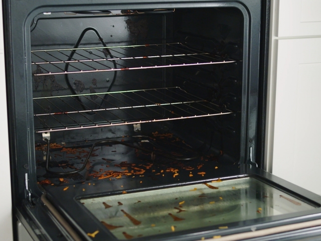How to Clean Inside an Oven